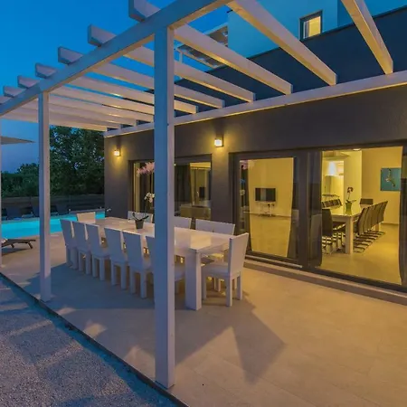Sole Holiday Villa *