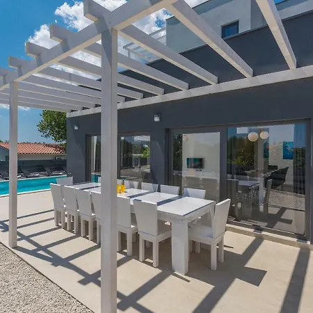 Sole Holiday Villa *
